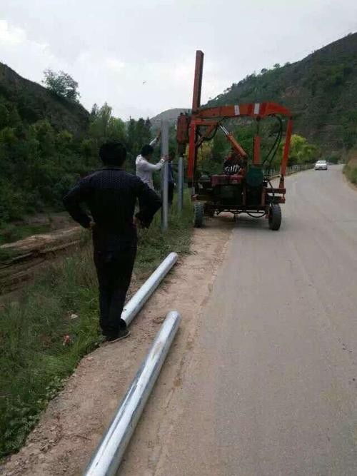 安乡县公路防撞护栏板安装双波施工多少钱